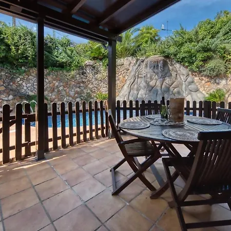 Sleeps 15 Pool Air Con Wifi וילה *