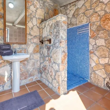 וילה Sleeps 15 Pool Air Con Wifi