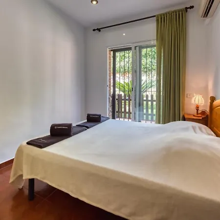 Sleeps 15 Pool Air Con Wifi יורט דה מאר