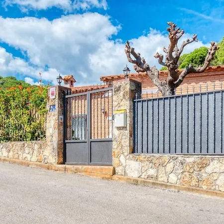Sleeps 15 Pool Air Con Wifi Lloret de Mar