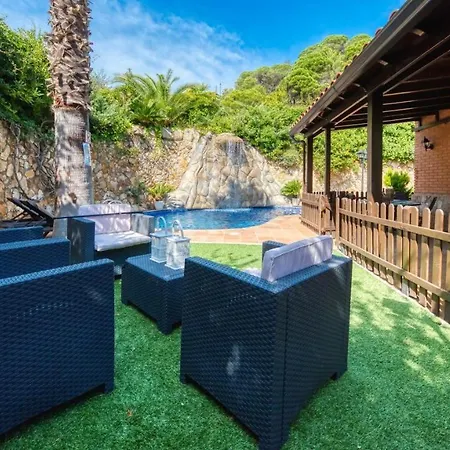 Sleeps 15 Pool Air Con Wifi *